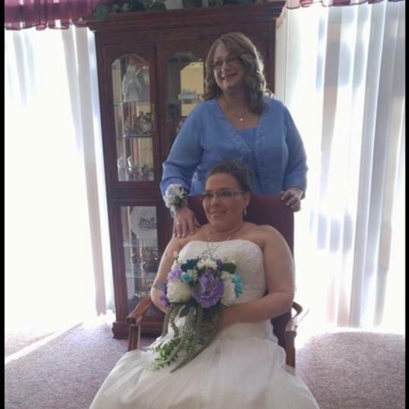 Formal dress - Picture 4 of 6